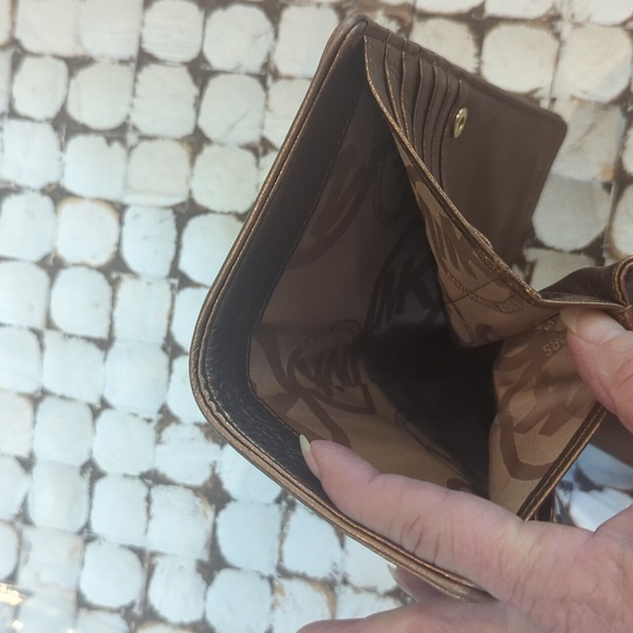 Michael Kors Bronze Leather wallet - Picture 8 of 14